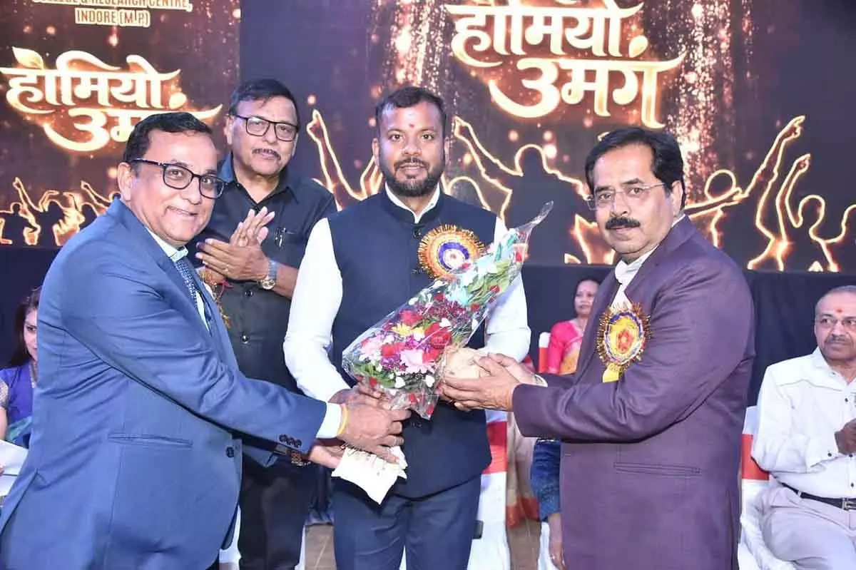 Indore : होमियो उमंग फेस्टिवल में स्टूडेंट्स का टैलेंट और क्रिएटिविटी देखने को मिली Indore : होमियो उमंग फेस्टिवल में स्टूडेंट्स का टैलेंट और क्रिएटिविटी देखने को मिली