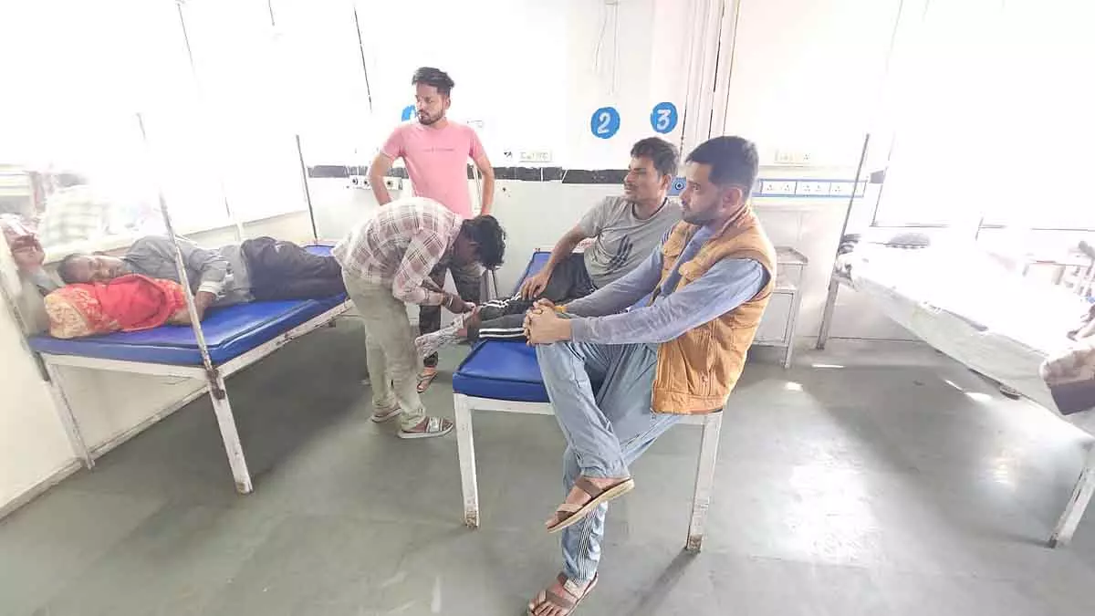 MP : छतरपुर में सिलेंडर भरते समय गैस लीक होने से आग लगने से ढाबा का कुक गंभीर रूप से झुलसा MP : छतरपुर में सिलेंडर भरते समय गैस लीक होने से आग लगने से ढाबा का कुक गंभीर रूप से झुलसा