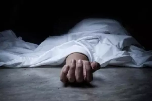 Salem में TVK इवेंट में एक आदमी की हार्ट अटैक से मौत हो गई Salem में TVK इवेंट में एक आदमी की हार्ट अटैक से मौत हो गई