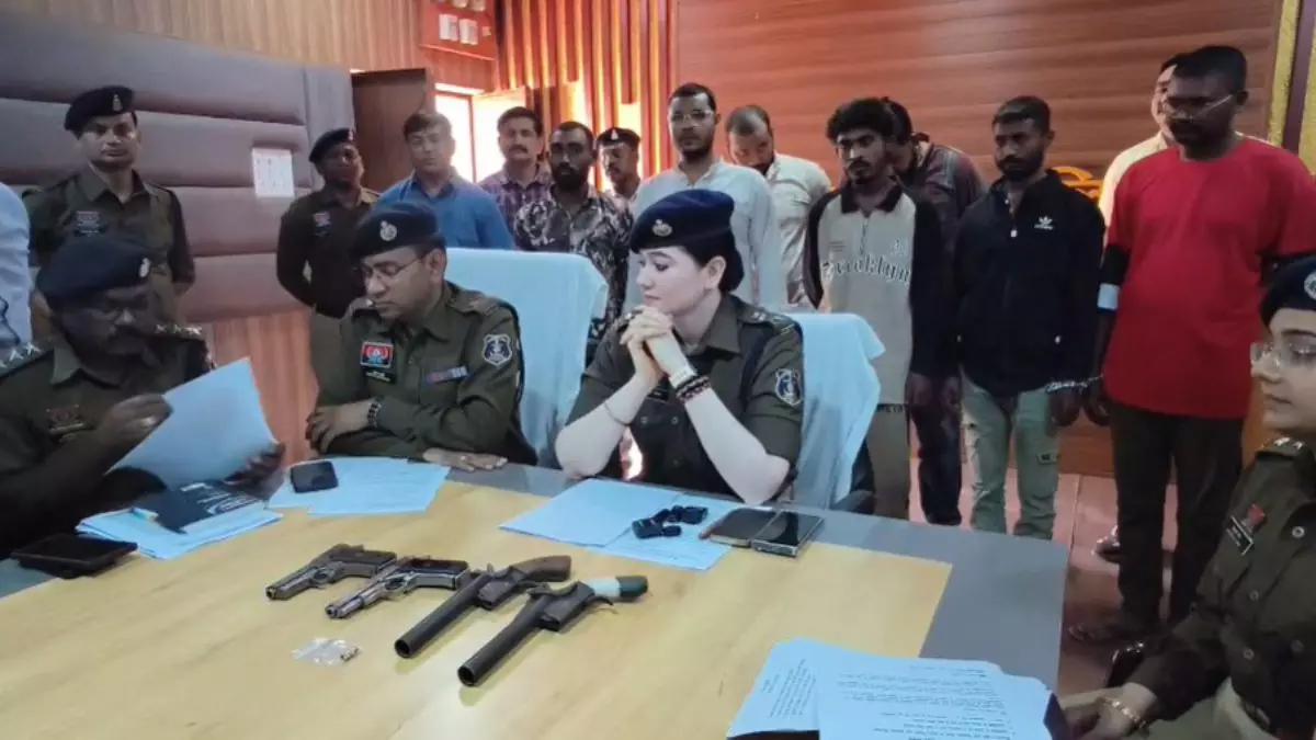 राजनांदगांव में हथियार सप्लाई, 7 दहशतगर्द गिरफ्तार राजनांदगांव में हथियार सप्लाई, 7 दहशतगर्द गिरफ्तार