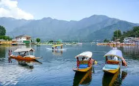 Jammu: जम्मू-कश्मीर सरकार ने पर्यटन स्थलों को सुरक्षा मानक से जोड़ा Jammu: जम्मू-कश्मीर सरकार ने पर्यटन स्थलों को सुरक्षा मानक से जोड़ा