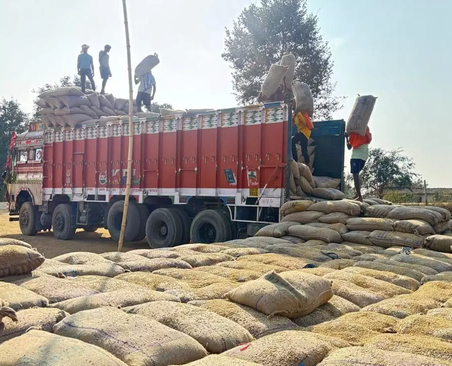 धान प्रबंधन में प्रशासनिक दक्षता और नेतृत्व का समन्वय मनेंद्रगढ़-चिरमिरी-भरतपुर का उभरता मॉडल धान प्रबंधन में प्रशासनिक दक्षता और नेतृत्व का समन्वय मनेंद्रगढ़-चिरमिरी-भरतपुर का उभरता मॉडल