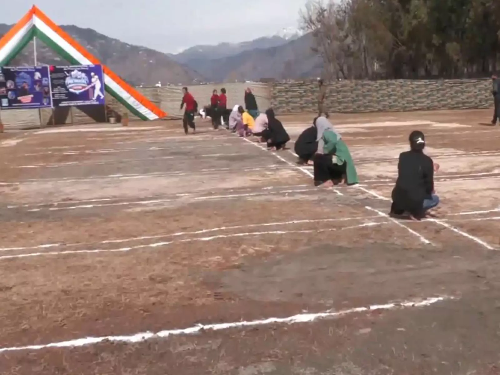 Poonch में सेना ने पीर पंजाल शीतकालीन महोत्सव का किया आयोजन Poonch में सेना ने पीर पंजाल शीतकालीन महोत्सव का किया आयोजन
