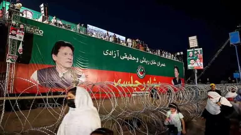 Imran Khan की हेल्थ अपडेट के बाद पत्रकार ने पाकिस्तान के आसिम मुनीर की आलोचना की Imran Khan की हेल्थ अपडेट के बाद पत्रकार ने पाकिस्तान के आसिम मुनीर की आलोचना की