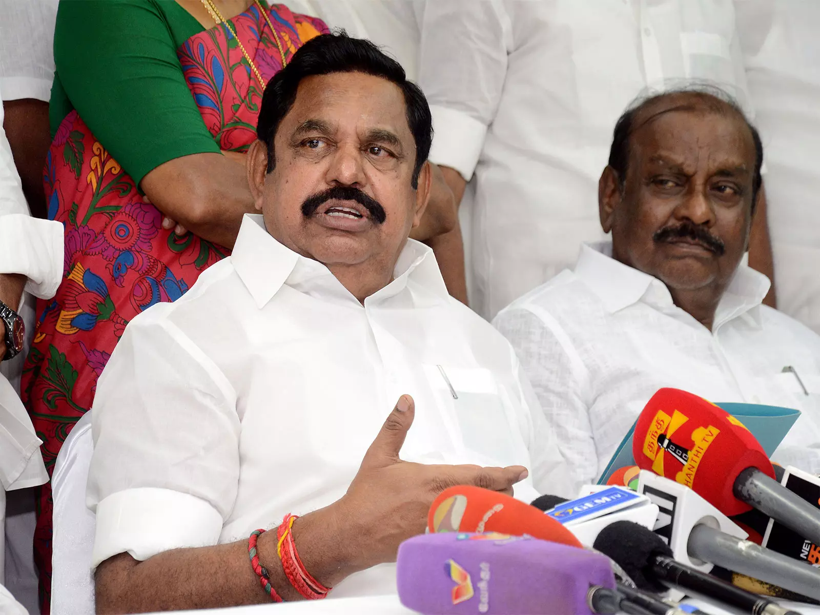 पलानीस्वामी ने 5000 रुपये योजना पर DMK को चुनावी हमला बोला पलानीस्वामी ने 5000 रुपये योजना पर DMK को चुनावी हमला बोला