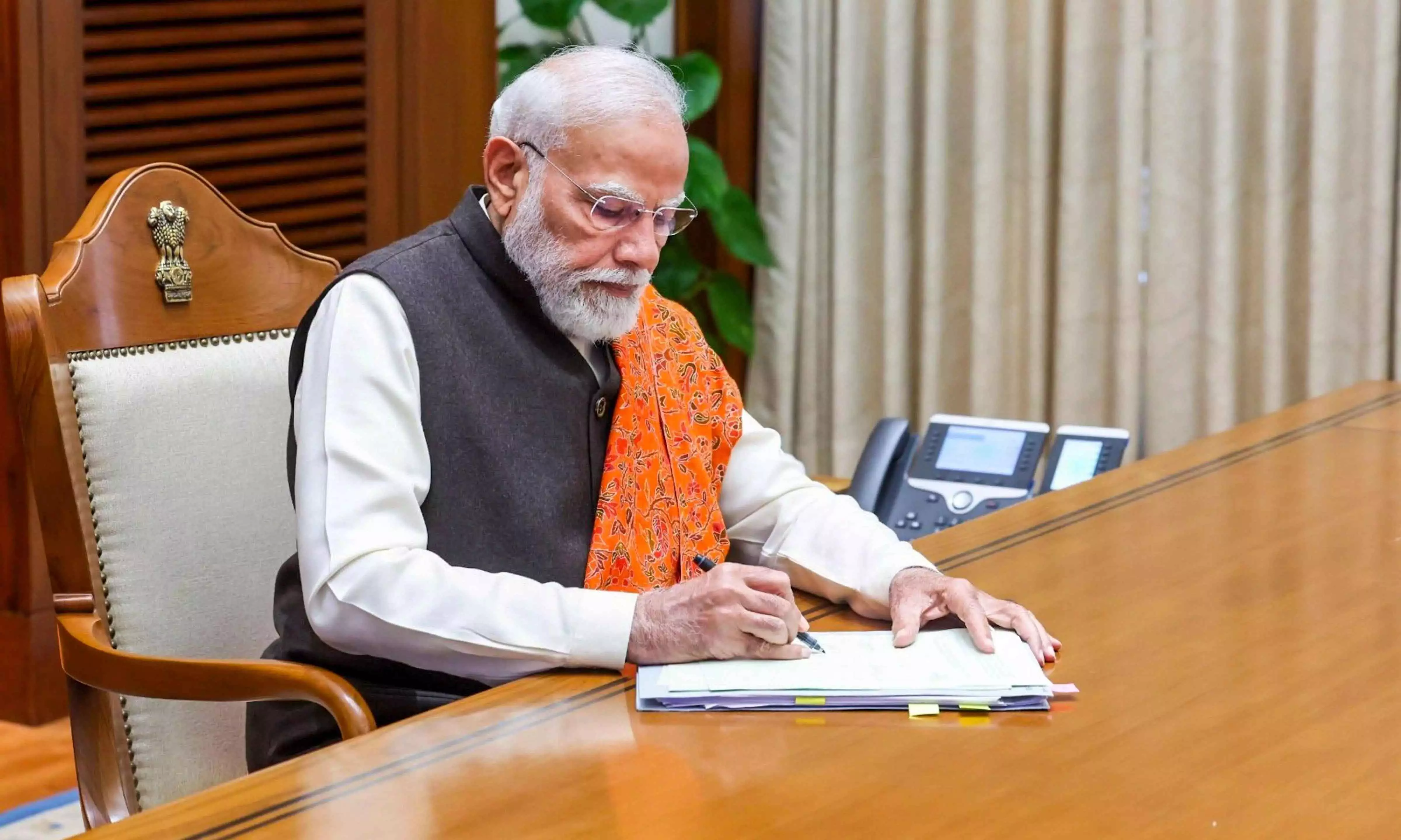 PM Modi असम दौरे पर, मोरन में इमरजेंसी लैंडिंग फैसिलिटी और गुवाहाटी पुल का करेंगे उद्घाटन PM Modi असम दौरे पर, मोरन में इमरजेंसी लैंडिंग फैसिलिटी और गुवाहाटी पुल का करेंगे उद्घाटन