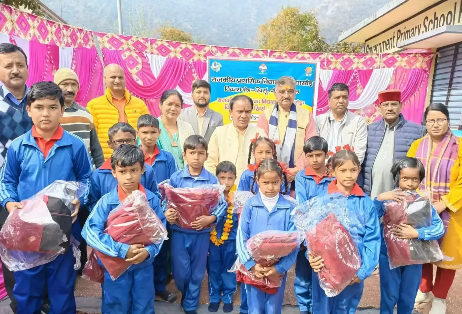 Pauri Garhwal: मंत्री ने किया डुंगरीपंथ मार्ग का भूमि पूजन Pauri Garhwal: मंत्री ने किया डुंगरीपंथ मार्ग का भूमि पूजन