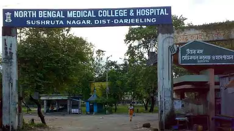 छापे के बावजूद Illegal shops फल-फूल रही हैं; नॉर्थ बंगाल मेडिकल होटल पर सवाल छापे के बावजूद Illegal shops फल-फूल रही हैं; नॉर्थ बंगाल मेडिकल होटल पर सवाल