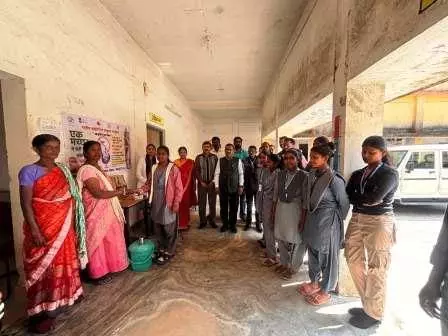 राष्ट्रीय फाइलेरिया उन्मूलन कार्यक्रम: विकासखंडों में किया गया सामूहिक दवा सेवन का शुभारंभ राष्ट्रीय फाइलेरिया उन्मूलन कार्यक्रम: विकासखंडों में किया गया सामूहिक दवा सेवन का शुभारंभ