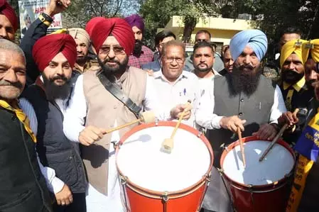 पंजाब: आम आदमी पार्टी ने कांग्रेस नेता बाजवा के जातिवादी बयानों के विरोध में प्रदर्शन किया पंजाब: आम आदमी पार्टी ने कांग्रेस नेता बाजवा के जातिवादी बयानों के विरोध में प्रदर्शन किया