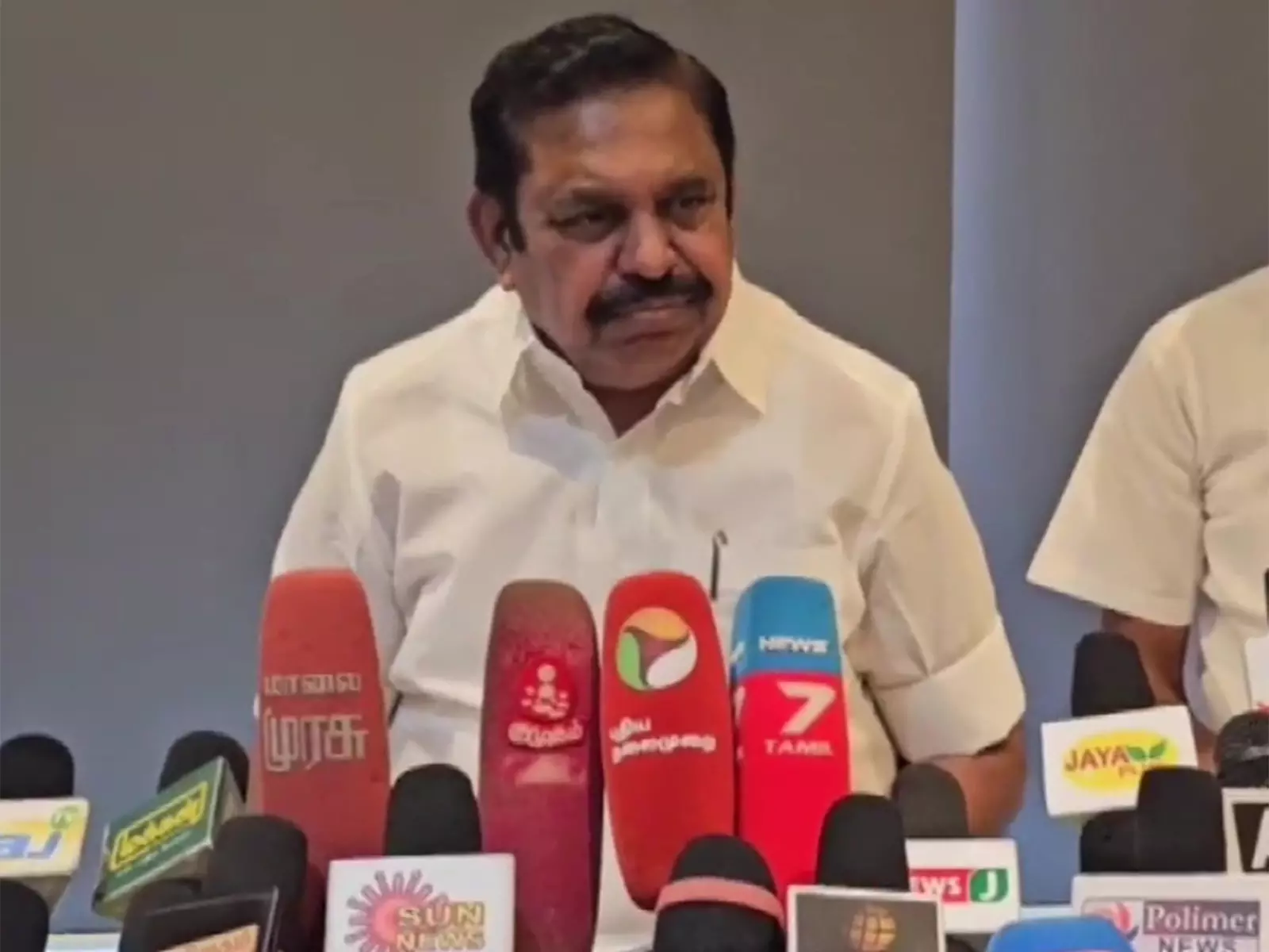 DMK ने चुनाव के डर से महिलाओं के लिए 5,000 रुपये के अनुदान की घोषणा की: एडप्पाडी के पलानीस्वामी DMK ने चुनाव के डर से महिलाओं के लिए 5,000 रुपये के अनुदान की घोषणा की: एडप्पाडी के पलानीस्वामी