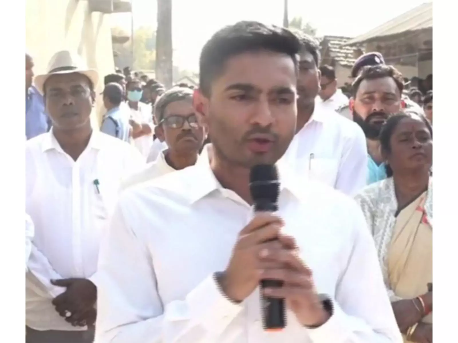 Abhishek Banerjee ने पुरुलिया के मजदूर की हत्या के मामले में महाराष्ट्र पुलिस को चुनौती दी Abhishek Banerjee ने पुरुलिया के मजदूर की हत्या के मामले में महाराष्ट्र पुलिस को चुनौती दी