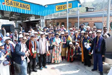 भारत गौरव टूरिस्ट ट्रेन पहली बार सैरांग पहुंची, Mizoram में रेल कनेक्टिविटी के लिए एक नए युग की शुरुआत भारत गौरव टूरिस्ट ट्रेन पहली बार सैरांग पहुंची, Mizoram में रेल कनेक्टिविटी के लिए एक नए युग की शुरुआत