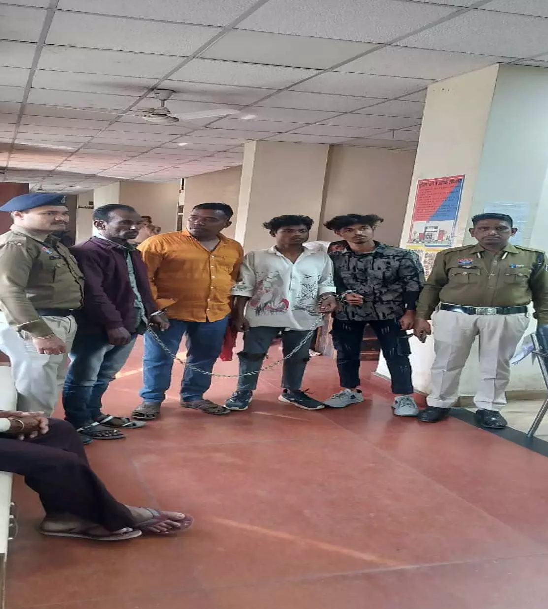 बैजनाथपारा में देर रात घूमने वालों पर सख़्ती, चार संदिग्ध को न्यायालय में किया पेश बैजनाथपारा में देर रात घूमने वालों पर सख़्ती, चार संदिग्ध को न्यायालय में किया पेश