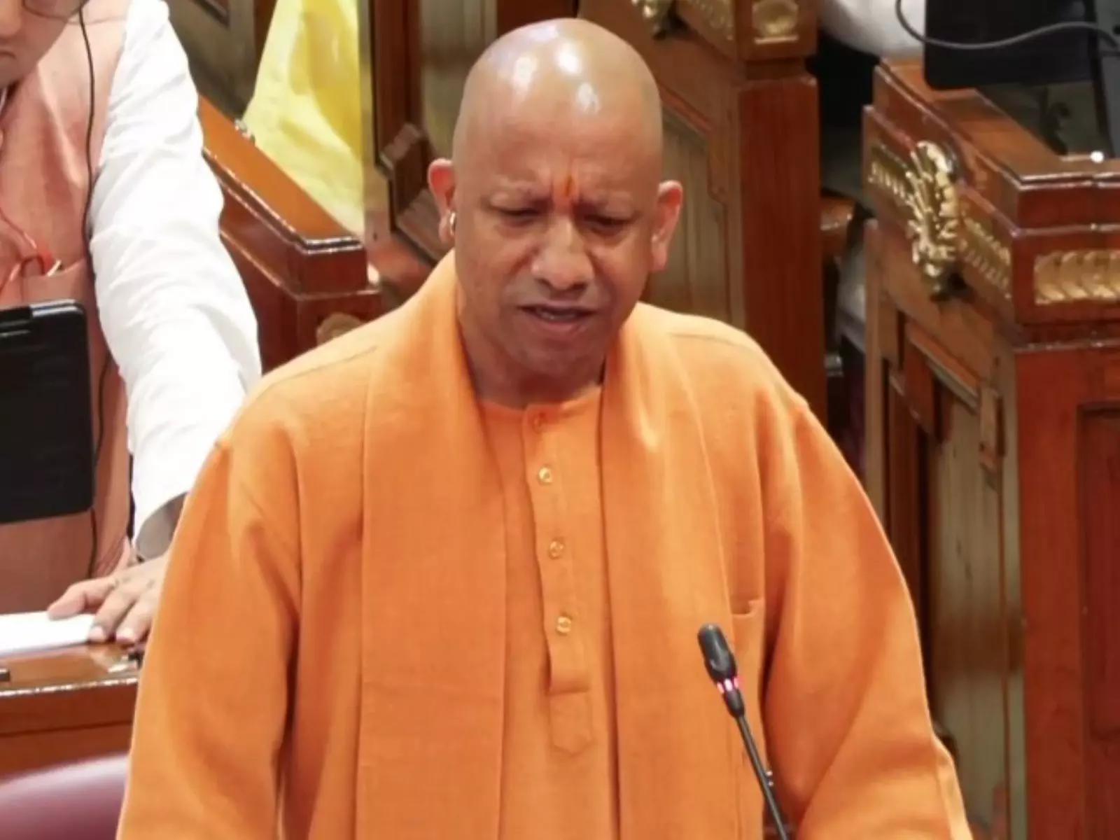 Yogi ने स्वामी अविमुक्तेश्वरानंद विवाद में कहा: कानून से ऊपर कोई नहीं Yogi ने स्वामी अविमुक्तेश्वरानंद विवाद में कहा: कानून से ऊपर कोई नहीं