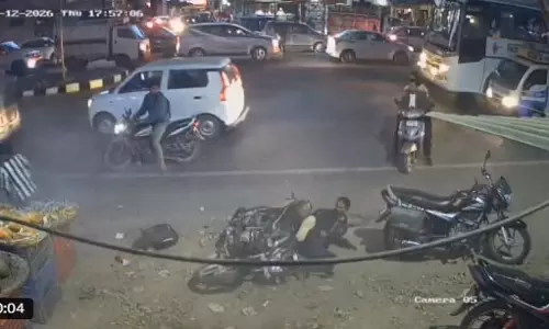 Up News: कार से 6 लोगों को कुचलने वाले आरोपी छात्र गिरफ्तार Up News: कार से 6 लोगों को कुचलने वाले आरोपी छात्र गिरफ्तार