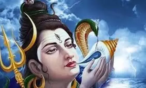 Moon On Shiv Head: सिर्फ विष पीने की नहीं, बल्कि प्रजापति दक्ष के श्राप की वजह से भी है शिव के माथे पर चंद्रमा Moon On Shiv Head: सिर्फ विष पीने की नहीं, बल्कि प्रजापति दक्ष के श्राप की वजह से भी है शिव के माथे पर चंद्रमा