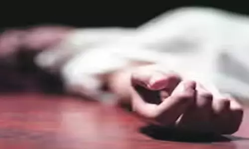 बेटे को फंदे पर लटकाकर खुद भी झूल गई महिला, मोहल्ले में फैली सनसनी