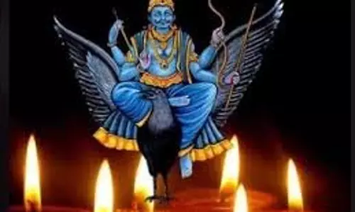 Shani Ki Mahadasha: शनि की महादशा शुरू होने से पहले मिलते हैं ये 10 डरावने संकेत, जानें प्रकोप को कम करने के उपाय
