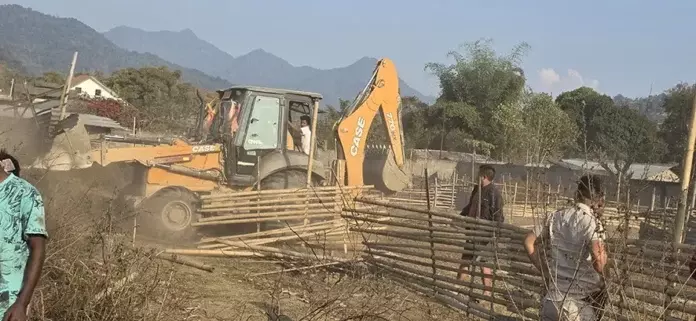 Arunachal: दापोरिजो एयरफील्ड के पास अवैध निर्माणों को गिराया गया