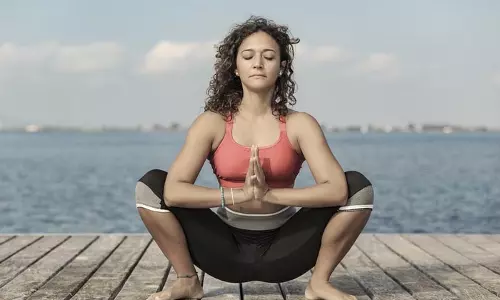 Yoga  : कमर को शेप में लाने के लिए करें ये योगासन, जल्द दिखेगा असर