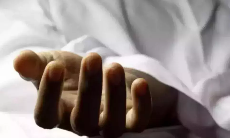 Andhra: महिला ने अपनी मां को बेहोश करके जलाकर मार डाला Andhra: महिला ने अपनी मां को बेहोश करके जलाकर मार डाला