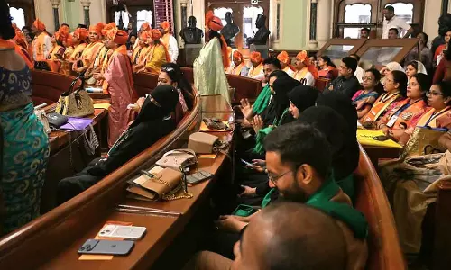 मेयर चुनाव के दिन 24 कांग्रेस सदस्यों को कुर्सियां नहीं मिलने पर BMC में सीटिंग विवाद शुरू हो गया मेयर चुनाव के दिन 24 कांग्रेस सदस्यों को कुर्सियां नहीं मिलने पर BMC में सीटिंग विवाद शुरू हो गया