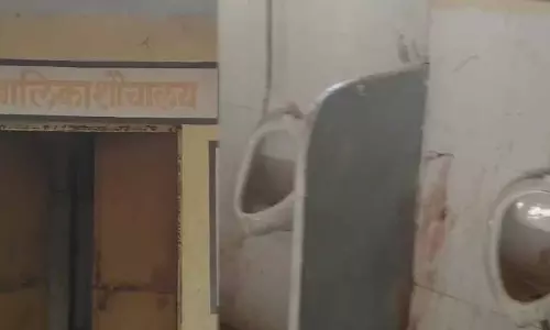 Dhar: बेटियों के शौचालय में बड़ी लापरवाही, बालिका शौचालय में पुरुष यूरिनल से विवाद