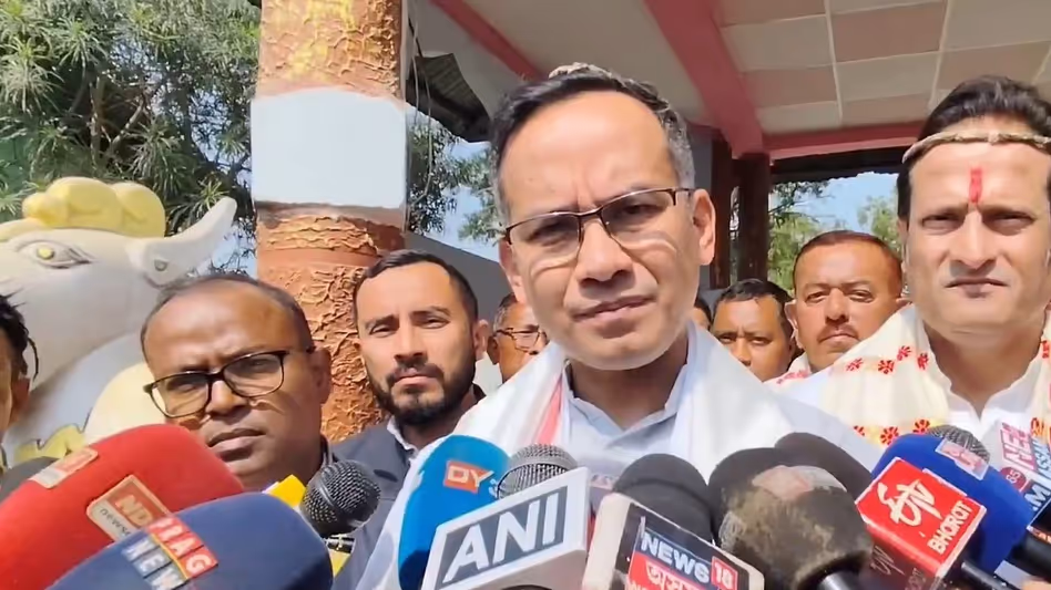 Gaurav गोगोई ने पाकिस्तान से लिंक पर शहीद परिवार के गुस्से को टाला Gaurav गोगोई ने पाकिस्तान से लिंक पर शहीद परिवार के गुस्से को टाला