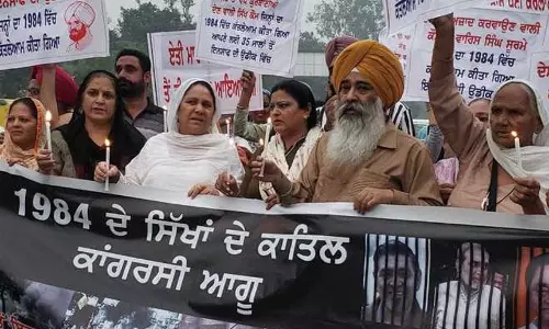 Hond चिल्लर हत्याकांड के पीड़ितों ने जंतर-मंतर पर विरोध प्रदर्शन किया Hond चिल्लर हत्याकांड के पीड़ितों ने जंतर-मंतर पर विरोध प्रदर्शन किया