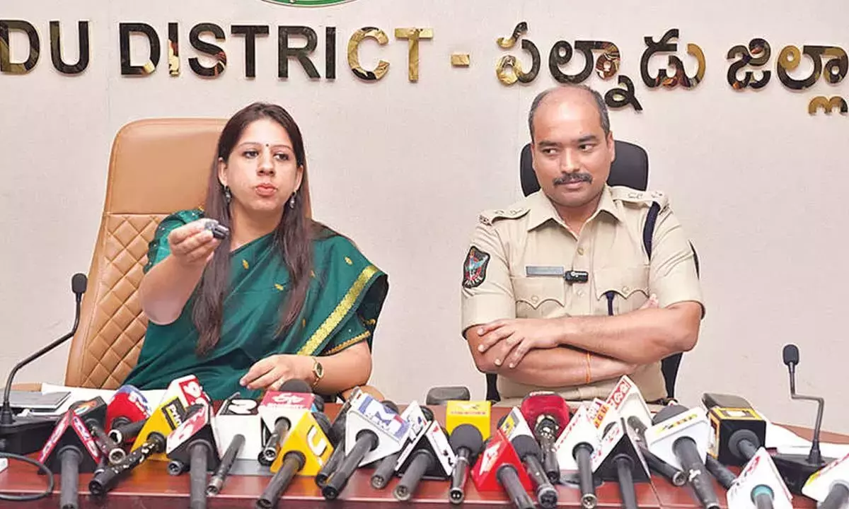 कोटप्पाकोंडा में भक्तों की सुरक्षा प्राथमिकता: Collector कोटप्पाकोंडा में भक्तों की सुरक्षा प्राथमिकता: Collector