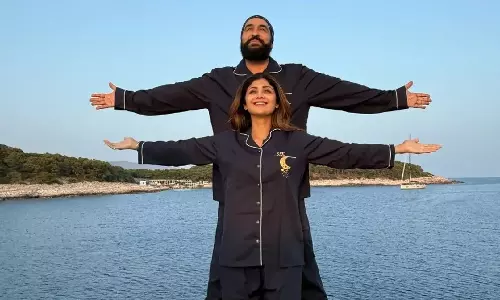 Shilpa Shetty ने पति राज कुंद्रा के साथ मशहूर टाइटैनिक पोज़ को फिर से बनाया