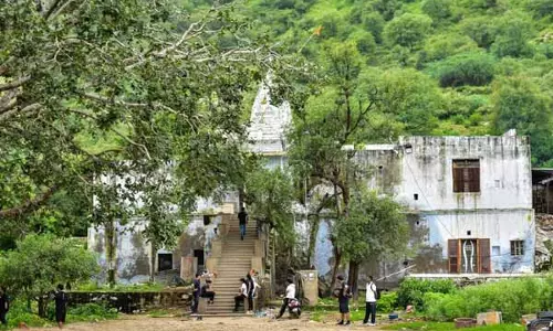 Jaipur: सदियों पुराना भूतेश्वर नाथ आकर्षण का केंद्र Jaipur: सदियों पुराना भूतेश्वर नाथ आकर्षण का केंद्र