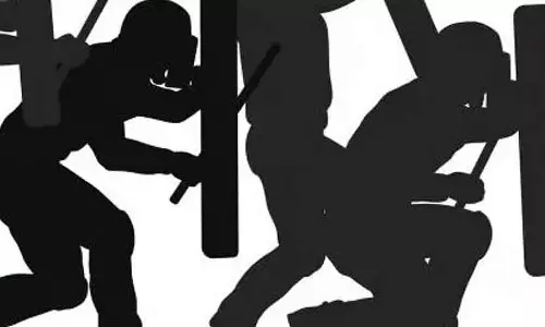 Coffee का बिल मांगने पर पुलिस ने कैंटीन स्टाफ पर हमला किया: आरोप Coffee का बिल मांगने पर पुलिस ने कैंटीन स्टाफ पर हमला किया: आरोप