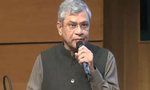 South Block में मंत्रिमंडल बैठक का समापन, अश्विनी वैष्णव ने ब्रिटिश परंपराओं से दूरी पर बात की