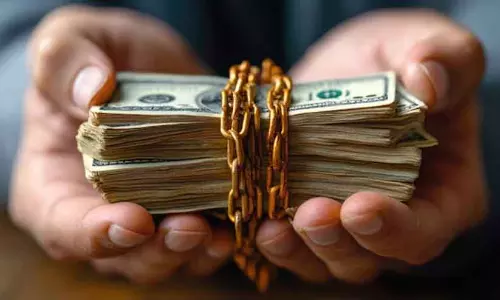Investment fraud: संस्थानों की संपत्ति ज़ब्त करने का आदेश