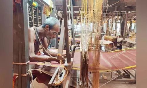 Kerala : कासरगोड साड़ियों का बाज़ार पर कब्ज़ा Kerala : कासरगोड साड़ियों का बाज़ार पर कब्ज़ा