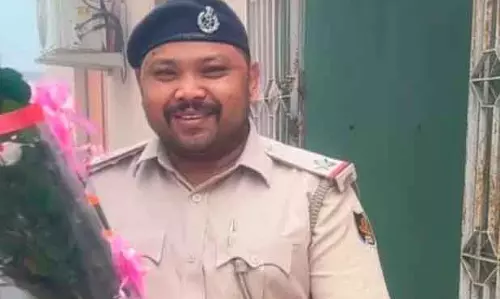 महिला की निजी तस्वीरों से ब्लैकमेल करने के आरोप में ASI गिरफ्तार महिला की निजी तस्वीरों से ब्लैकमेल करने के आरोप में ASI गिरफ्तार