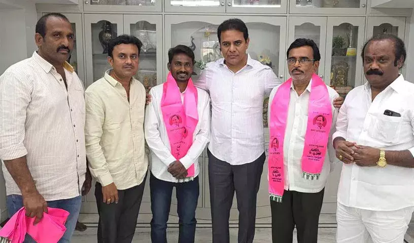 Bellampalli नगर पालिका में BRS की ताकत बढ़ी, पार्षद पार्टी में शामिल हुए Bellampalli नगर पालिका में BRS की ताकत बढ़ी, पार्षद पार्टी में शामिल हुए