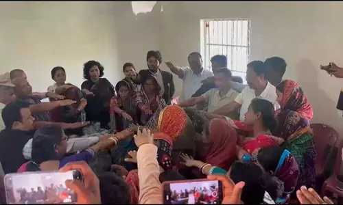Odisha : जाति विवाद सुलझने के बाद केंद्रपाड़ा में आंगनवाड़ी केंद्र सोमवार को फिर से खुलेगा Odisha : जाति विवाद सुलझने के बाद केंद्रपाड़ा में आंगनवाड़ी केंद्र सोमवार को फिर से खुलेगा