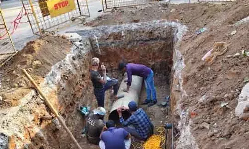 सारंगढ़ शहर में पानी सप्लाई के लिए मुख्य सड़क को बिना डिस्टर्ब किए पाइपलाइन पूर्ण सारंगढ़ शहर में पानी सप्लाई के लिए मुख्य सड़क को बिना डिस्टर्ब किए पाइपलाइन पूर्ण