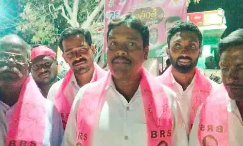 BRS के बंडारू स्वामी गौड़ ने दुब्बाका की तारीफ की, मेडक जीता BRS के बंडारू स्वामी गौड़ ने दुब्बाका की तारीफ की, मेडक जीता