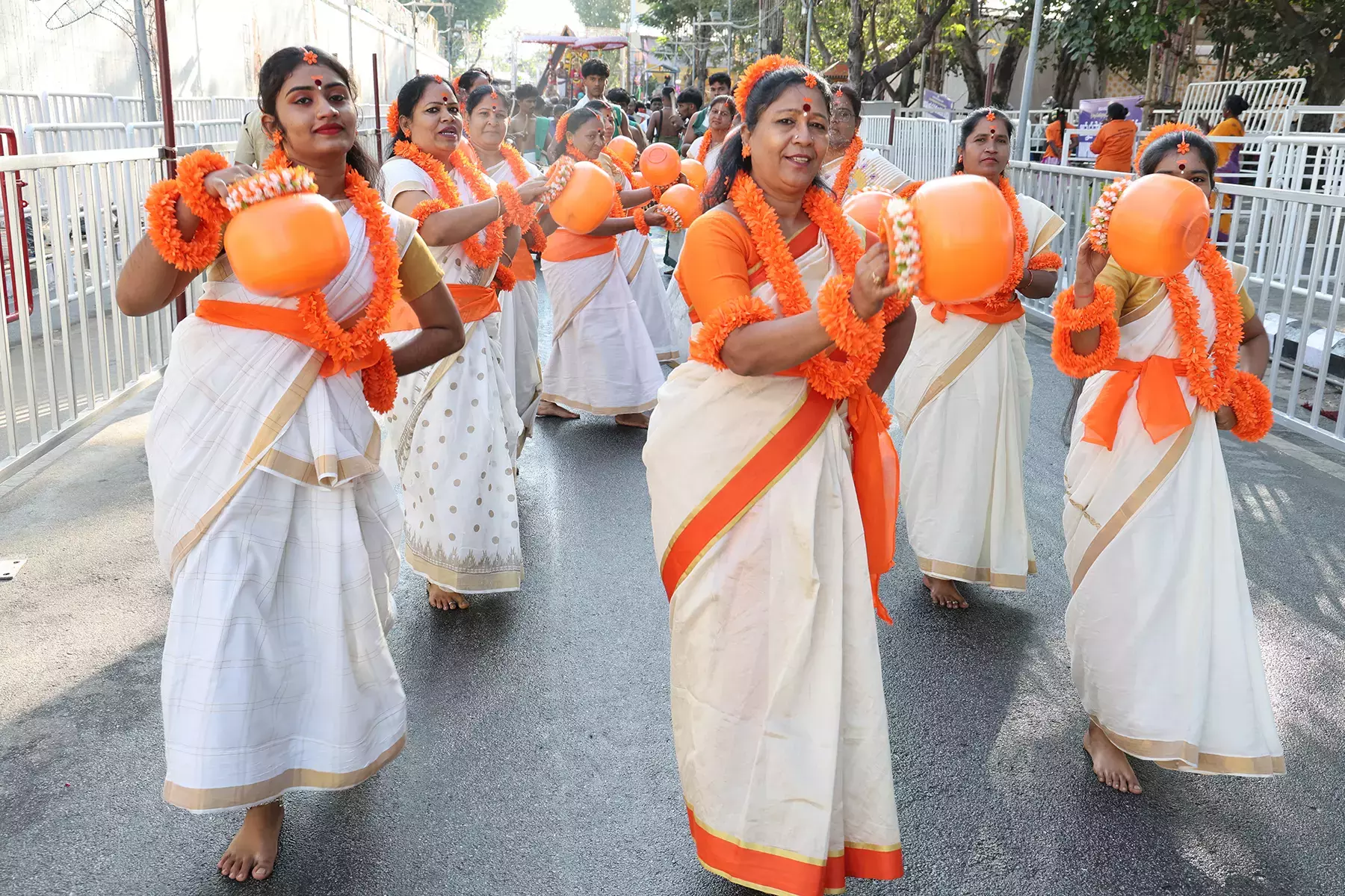 Andhra : शुक्रवार सुबह हनुमान वाहन सेवा हुई