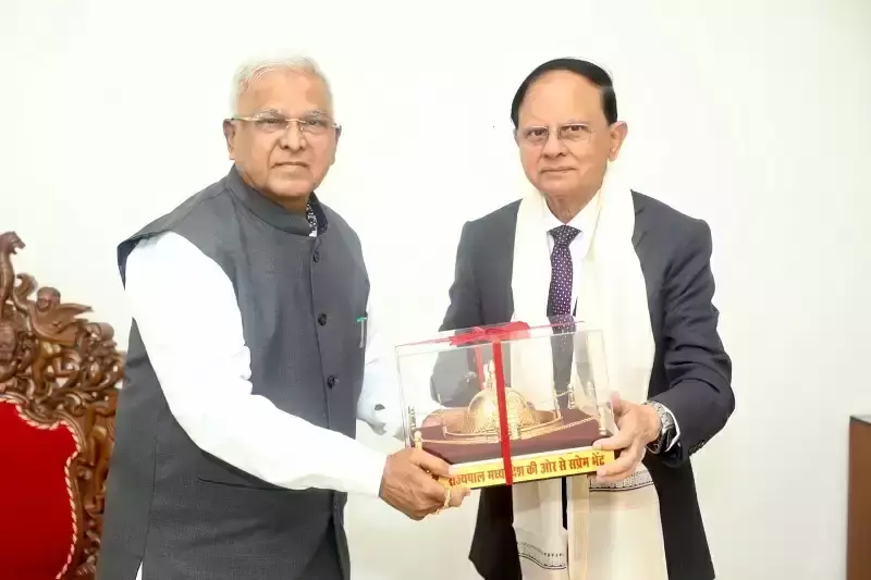 Bhopal: डॉ. पीके मिश्रा ने मंगुभाई पटेल से सौजन्य मुलाकात की Bhopal: डॉ. पीके मिश्रा ने मंगुभाई पटेल से सौजन्य मुलाकात की