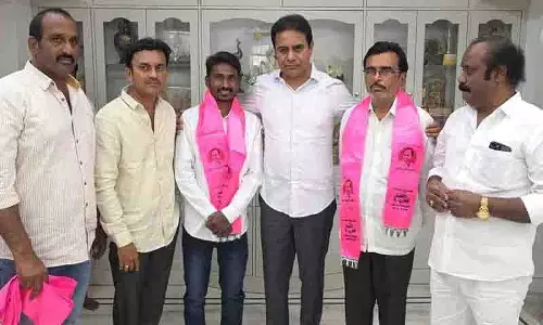 Bellampalli नगर पालिका में पार्षद गुलाबी ग्रुप में चले गए