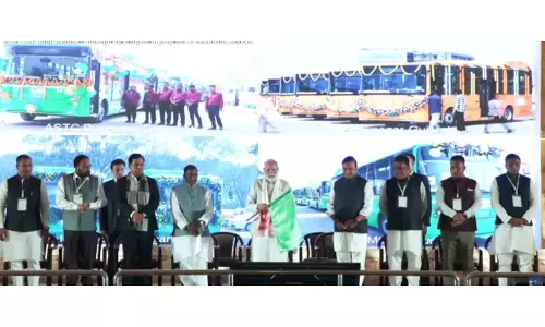 PM मोदी ने भावनगर के लिए 50 इलेक्ट्रिक बसों का लोकार्पण किया