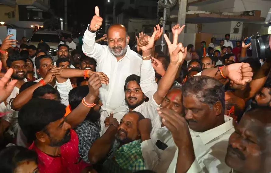 Karimnagar जीत के बाद बंदी ने भगवा लहर का वादा किया Karimnagar जीत के बाद बंदी ने भगवा लहर का वादा किया