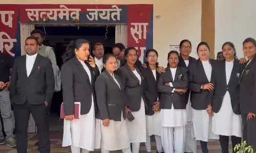 यूट्यूबर की हरकत से वकीलों में हड़कंप, FIR होते ही फरार यूट्यूबर की हरकत से वकीलों में हड़कंप, FIR होते ही फरार