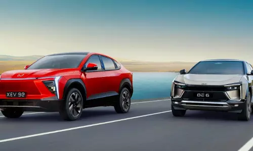 Mahindra की इलेक्ट्रिक SUVs की सेल्स 10 महीनों में 41,000 यूनिट्स से ज्यादा Mahindra की इलेक्ट्रिक SUVs की सेल्स 10 महीनों में 41,000 यूनिट्स से ज्यादा