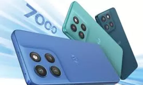 7000mAh बैटरी वाला Motorola फोन Rs 7500 तक सस्ता मिल रहा, जानें बेस्ट ऑफर 7000mAh बैटरी वाला Motorola फोन Rs 7500 तक सस्ता मिल रहा, जानें बेस्ट ऑफर